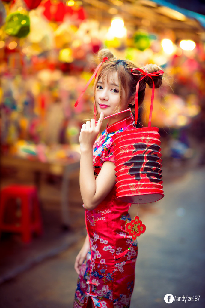 我趁老师睡觉摸她奶脱她内裤